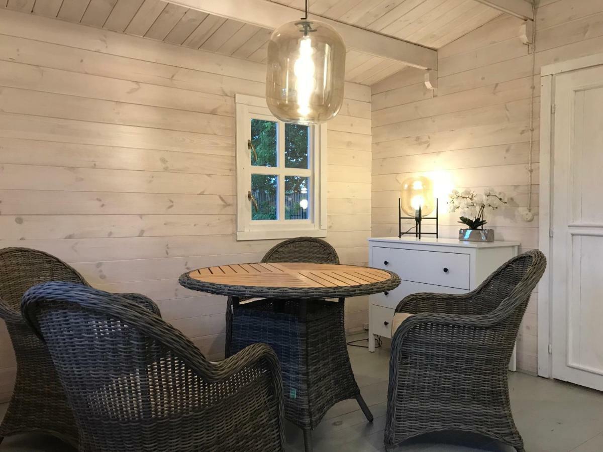 Ozo Riverside Wooden Cottage In Jūrkalne Exterior foto